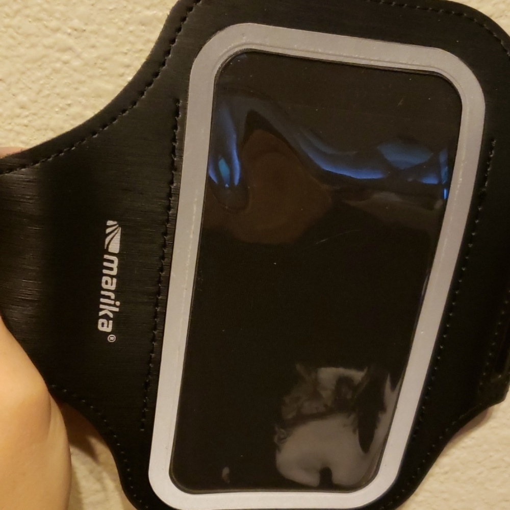 Arm strap phone holder